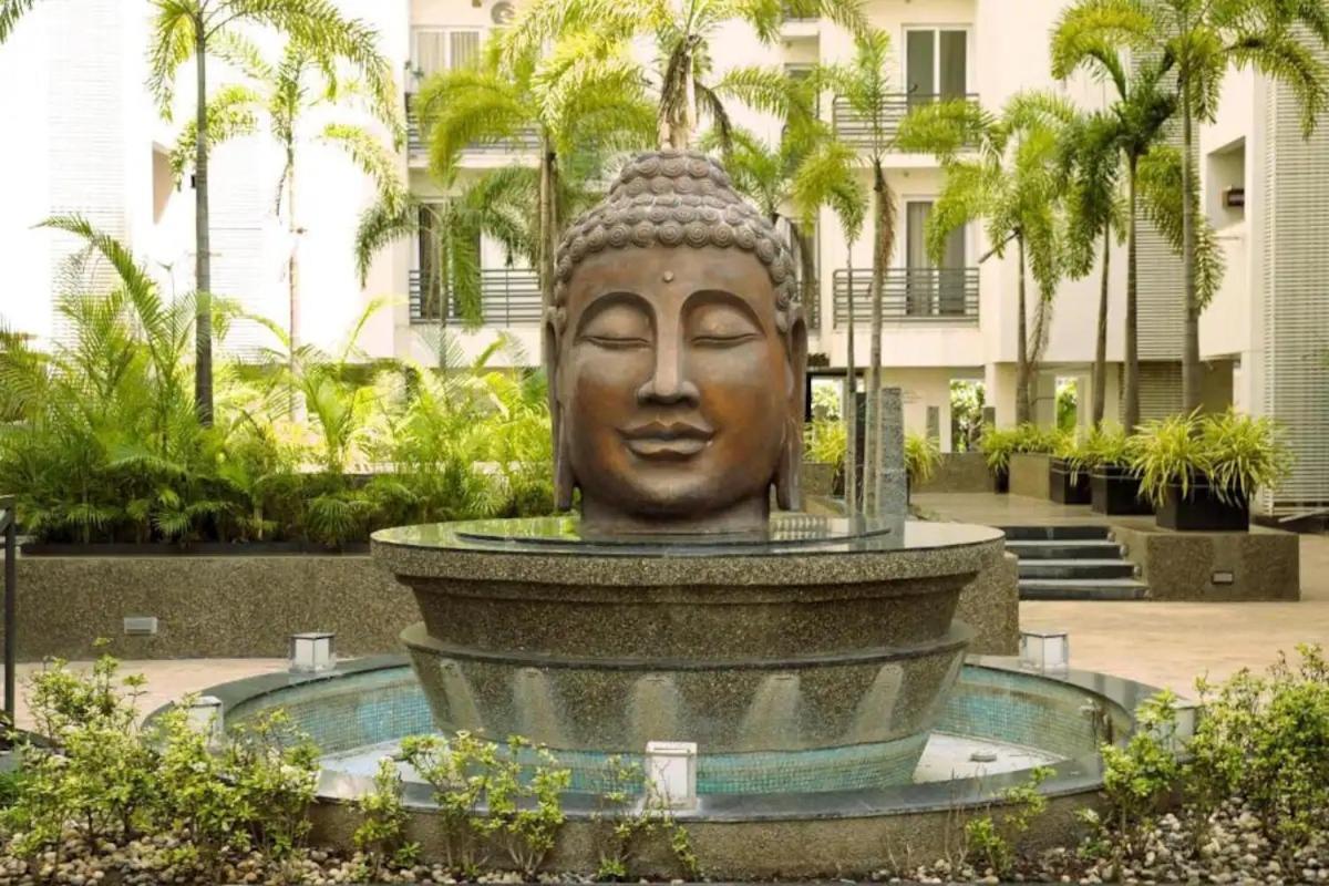 7 Seasons Palm Suite With Sky Orbit, Balcony, Swimming Pool, Wifi, Playground Rajkot Eksteriør bilde
