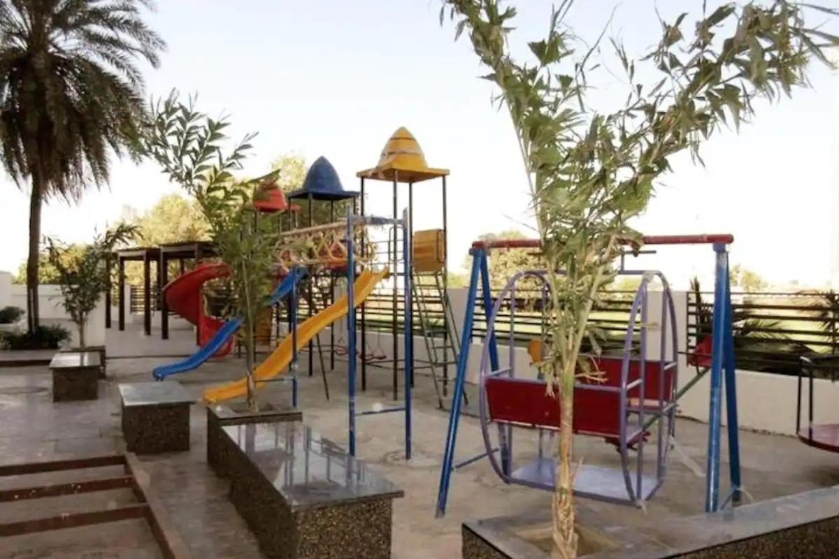 7 Seasons Palm Suite With Sky Orbit, Balcony, Swimming Pool, Wifi, Playground Rajkot Eksteriør bilde