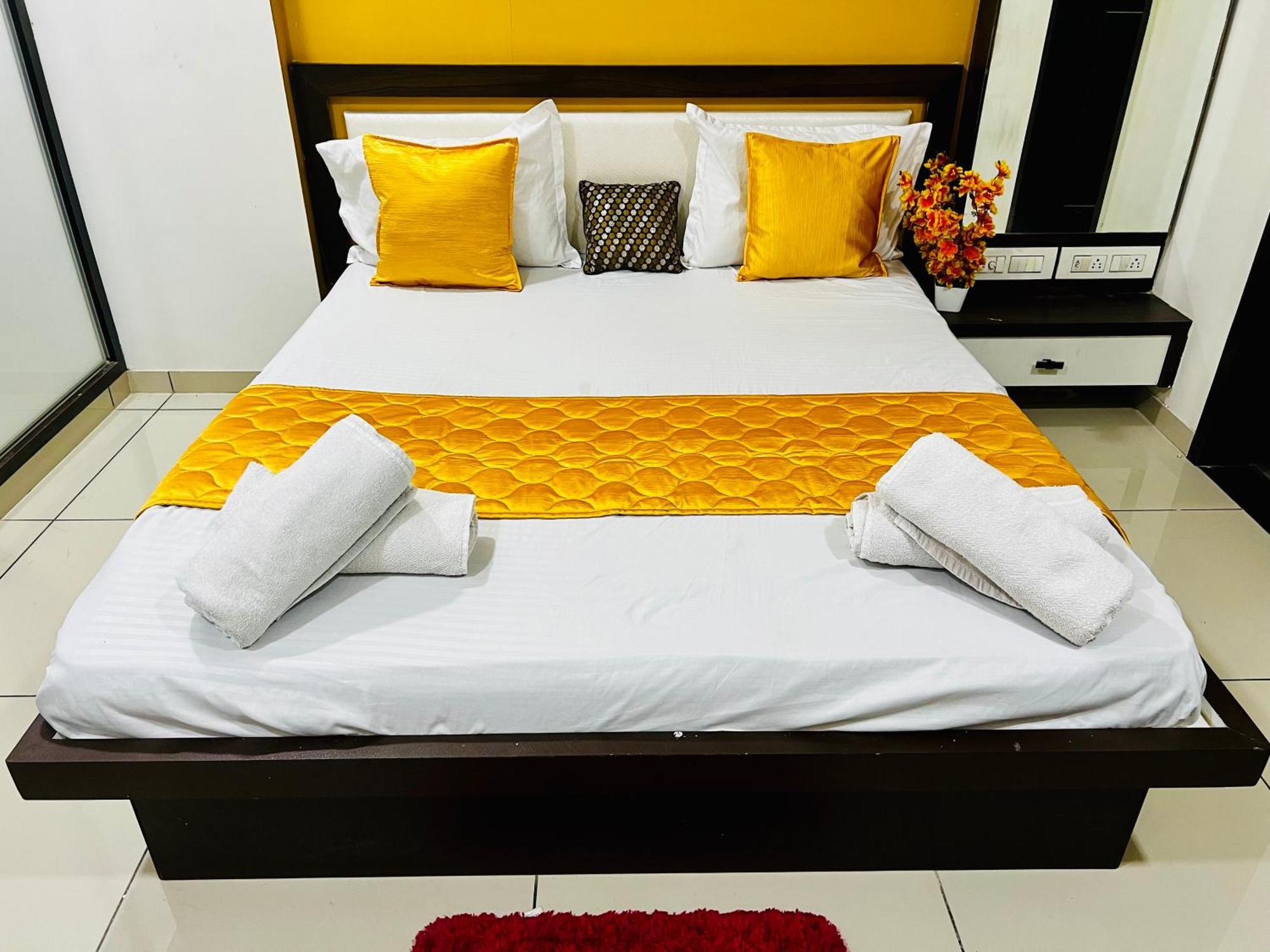 7 Seasons Palm Suite With Sky Orbit, Balcony, Swimming Pool, Wifi, Playground Rajkot Eksteriør bilde